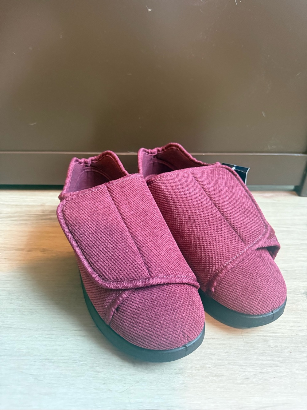 Silverts Adaptive Slippers Women’s 9 Men’s 7 Burgundy Easy Closure Non Slip